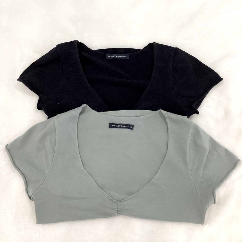 Lot Brandy Melville V-neck shirts